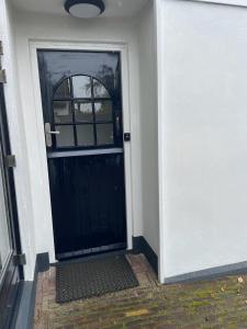 Lovely house on the water near Amsterdam