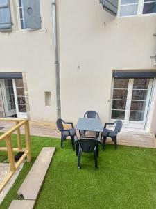 Charmant T2 cosy avec sauna privé & cour en plein cœur de la ville