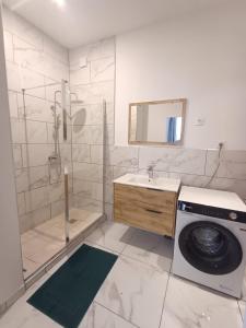 Charmant T2 cosy avec sauna privé & cour en plein cœur de la ville