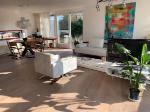 Heerlijke villa met zwembad en sauna bij het strand