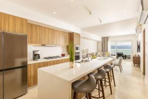 Modern 3BR Beachfront Condo - Harbor 1903 TN