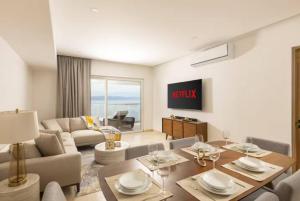 Modern 3BR Beachfront Condo - Harbor 1903 TN