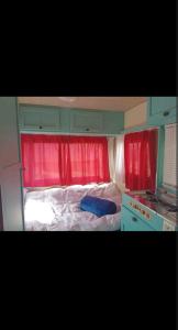 Caravana acogedora con piscina "Amantes de la naturaleza"