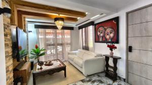 Ideal with a Jacuzzi, pool