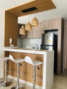 Nice apartment on the 11th floor with pool and park view