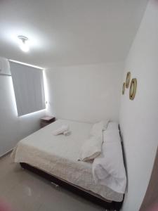 Nice apartment on the 11th floor with pool and park view