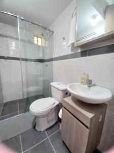 Nice apartment on the 11th floor with pool and park view