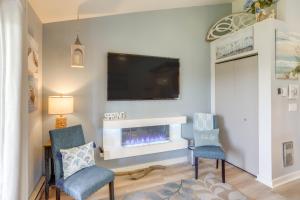 Boat Slip and Pool Access Oak Harbor Haven!