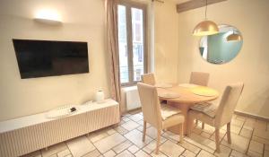 Proche du Cours Saleya et de la plage, dans le vieux Nice, spacieux et climatisé