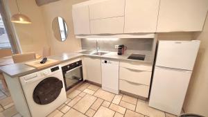 Proche du Cours Saleya et de la plage, dans le vieux Nice, spacieux et climatisé