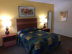 Two-Bedroom King Suite room in Surf Rider Resort