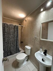 Acogedora Habitación Doble con Baño Exclusivo, Ideal para Descanso y Tranquilidad