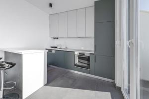 Mokos Modern Suite with Sea View and Jacuzzi