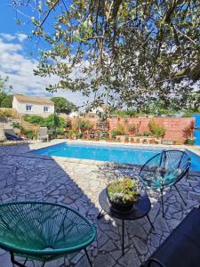Villa with pool near sea and garrigue