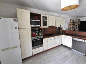 Villa with pool near sea and garrigue