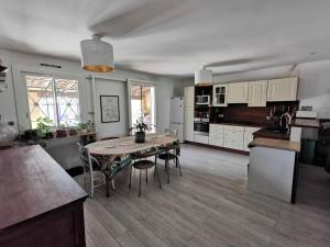 Villa with pool near sea and garrigue