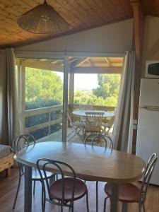 Chalet vue dégagée sur mer au loin