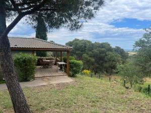 Chalet vue dégagée sur mer au loin
