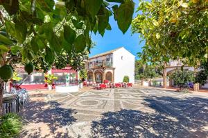 Escape at Marbella, Premium Apartment, 5min on Beach