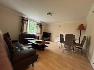 2-Bedroom Flat, South Wimbledon