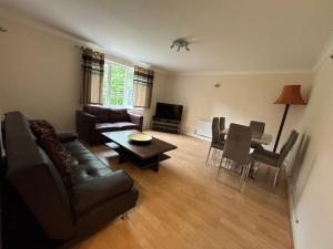 2-Bedroom Flat, South Wimbledon