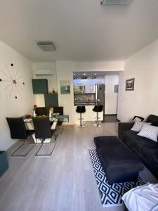 Split City Center - Lovely and spacious 2Bdrm Apt