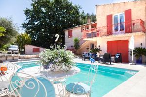 Maison en Provence-Entièrement Climatisée-Piscine Privée-Cuisine Extérieure-Pétanque-15 Minutes de la Plage