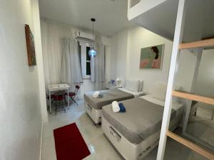 Studio na quadra da praia de Copacabana