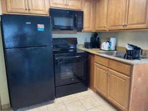 Compass Cove Studio , Updated Off-Season Retreat for 4