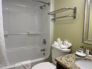 Compass Cove Studio , Updated Off-Season Retreat for 4