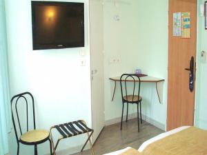 Hotels Hotel De Rosny : photos des chambres