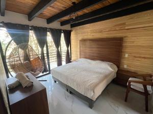 Hermosa cabaña en el bosque