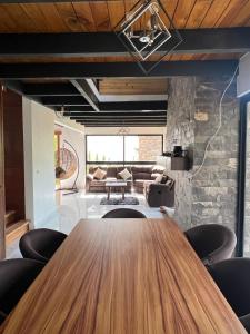 Hermosa cabaña en el bosque