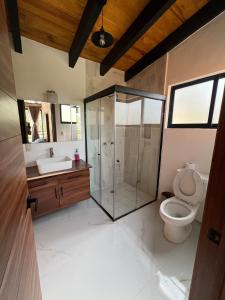 Hermosa cabaña en el bosque