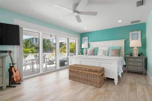 Casa Rosa Anna Maria Island - Beautiful waterfront home - steps to the beach!