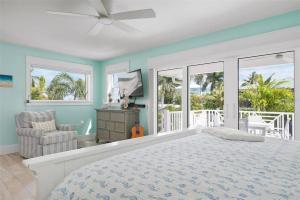 Casa Rosa Anna Maria Island - Beautiful waterfront home - steps to the beach!