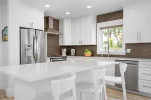 Casa Rosa Anna Maria Island - Beautiful waterfront home - steps to the beach!