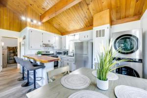 Close to Skiing and Lake Big Bear Mountain Getaway