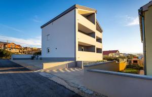 Stunning Apartment In Gornji Karin