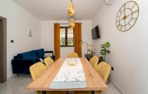 2 Bedroom Gorgeous Home In Seline 