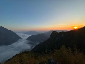 Nongkhiaw Camping on mountain with White Rabbit tours