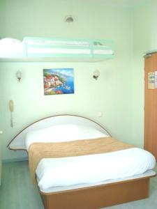 Hotels Hotel De Rosny : Chambre Triple