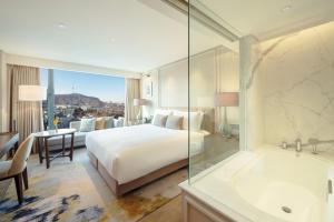 Executive Room with 1 King Bed