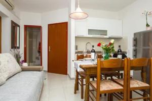 Apartments with parking space Pakostane, Biograd - 24315