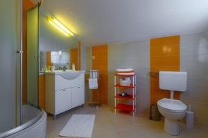 Apartments with parking space Palit, Rab - 24376