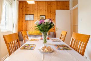 Rooska Gatehouse, Entire Holiday Home