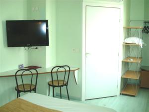 Hotels Hotel De Rosny : photos des chambres