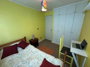 Habitación individual con baño compartido