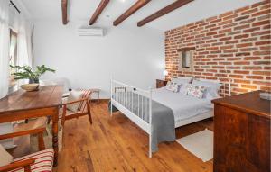 1 Bedroom Gorgeous Apartment In Porec 