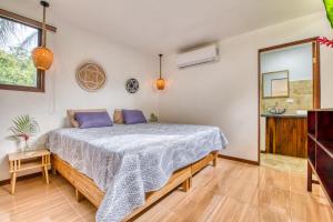 Beachfront Studio - Direct Beach Access, AC & Fast WiFi